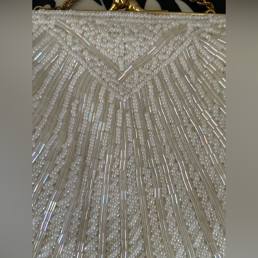 VINTAGE White Beaded Shell Shaped Evening Bag - Picture 5 of 6